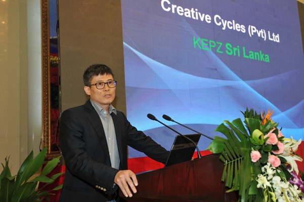 Mr. Shuyuan Gan, Managing Director of  Creative Cycles (Pvt) Ltd which is based in Sri Lanka speaking on his business experience in Sri Lanka.JPG